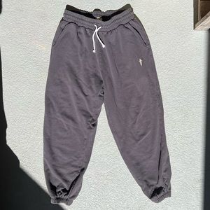 The iron willed “dagger training jogger” gray relaxed fit.